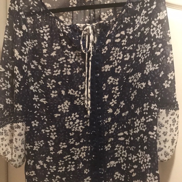 Beautiful all year around  blouse - Picture 5 of 8